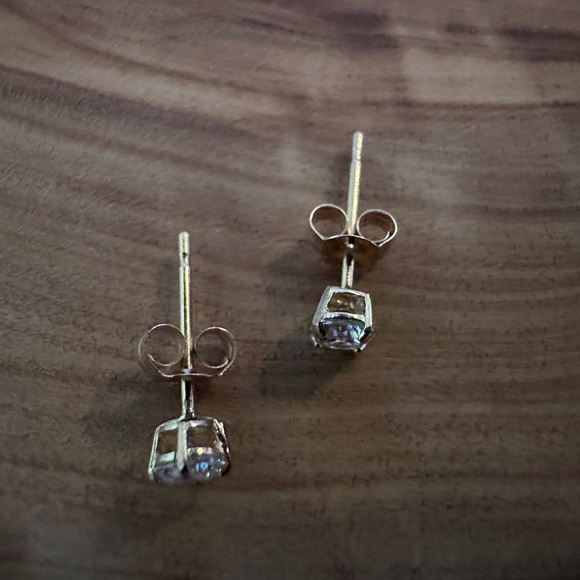 10kt gold and cubic zirconia studs (new) - Picture 2 of 5